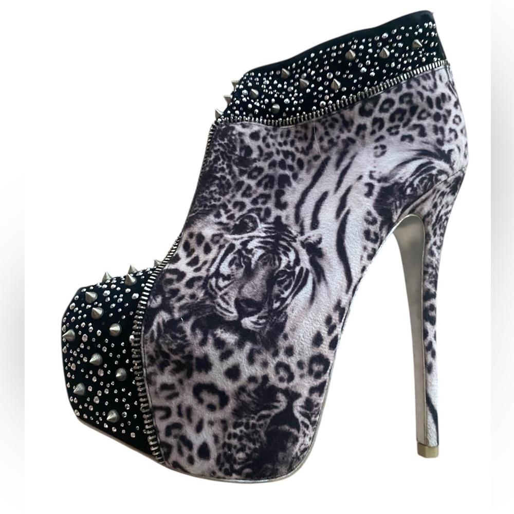 Italina Dolls Kill Tiger Print with Jewels platform boots SZ 8.5